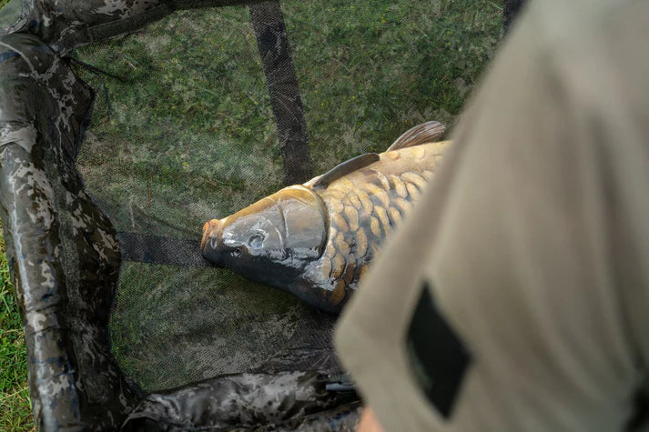 Saltea Primire Crap Nash Hi-protect Carp Cradle Camo Standard, 100x60x34cm